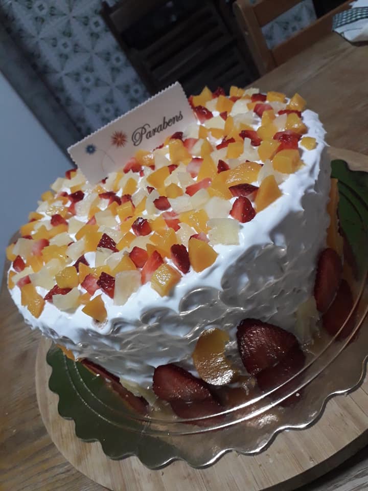 Bolo de frutas redondo