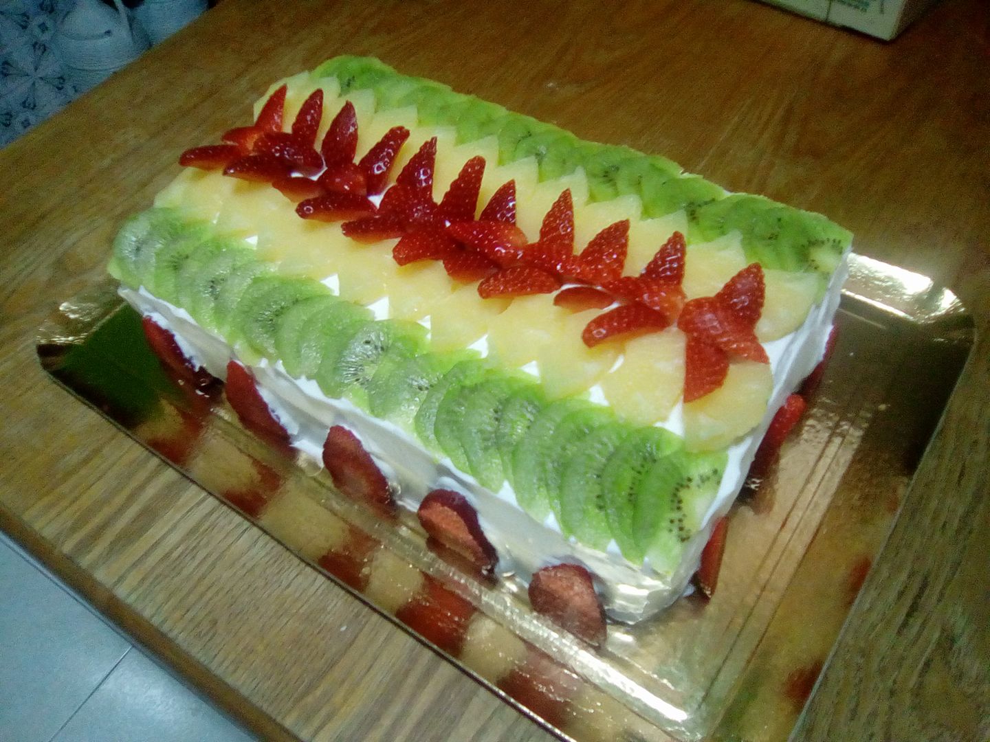 Bolo de frutas retangular