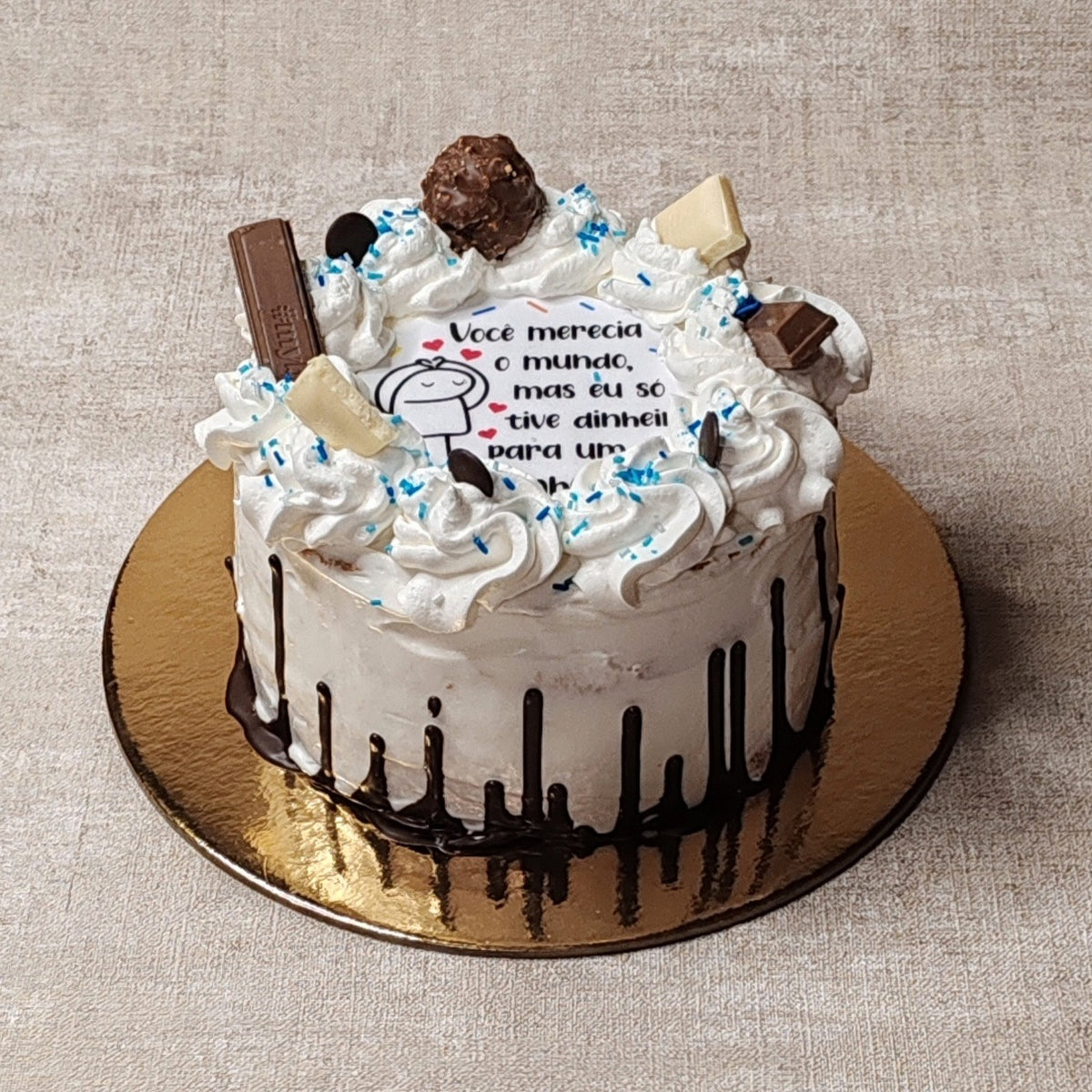 Bolos aniversário com frases personalizadas
